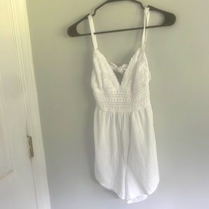 Small 100% Cotton White Blanco Romper with Open Back